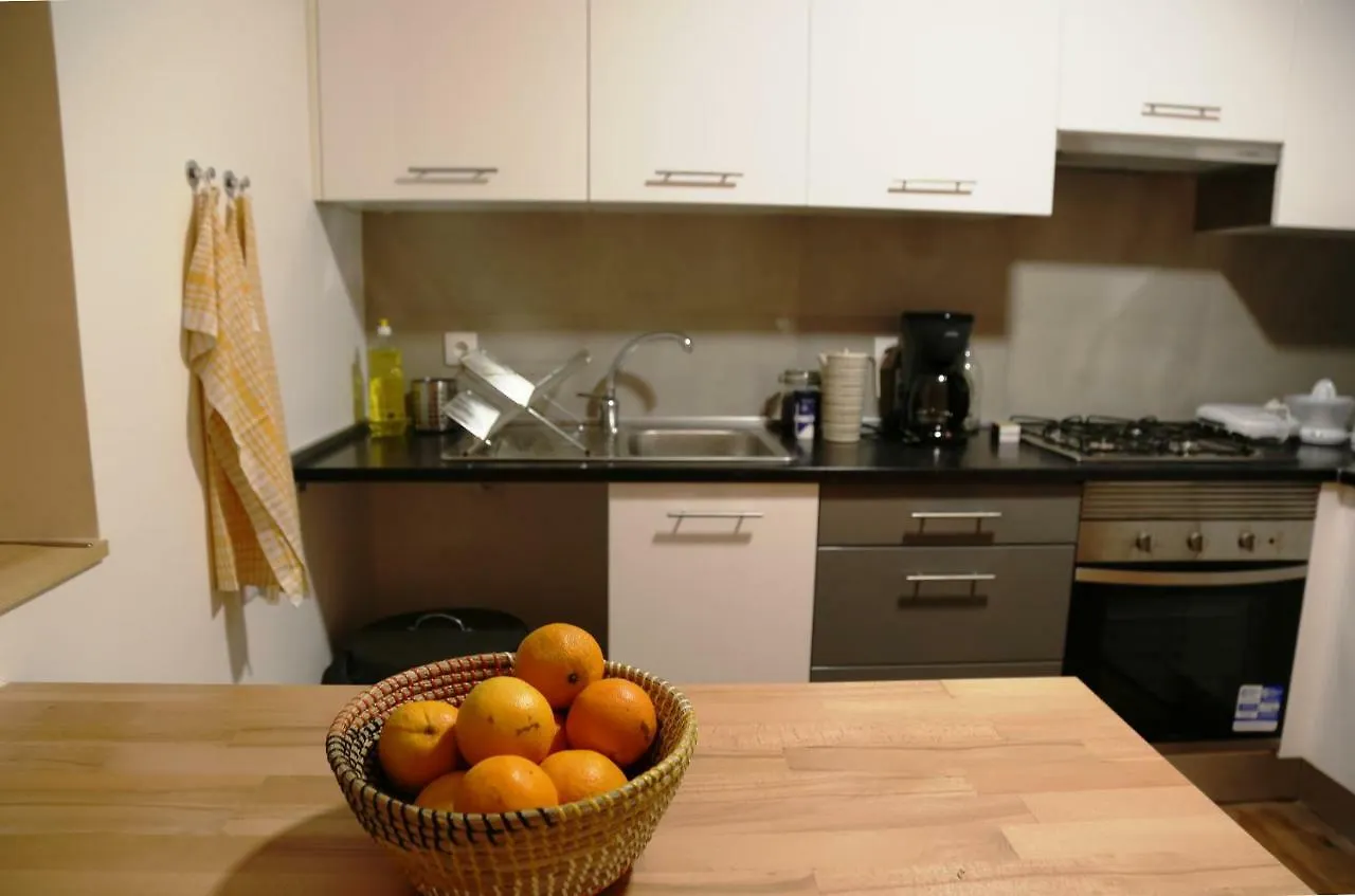 Stunning Apartment With Yard In Alfama Lizbona
