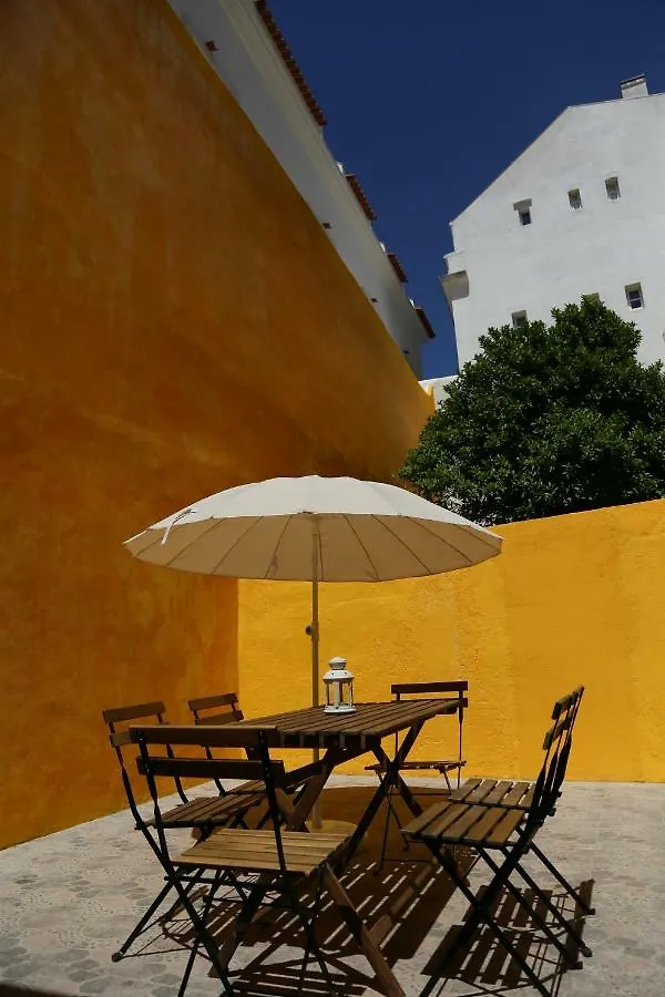 Stunning Apartment With Yard In Alfama Lizbona 0*,