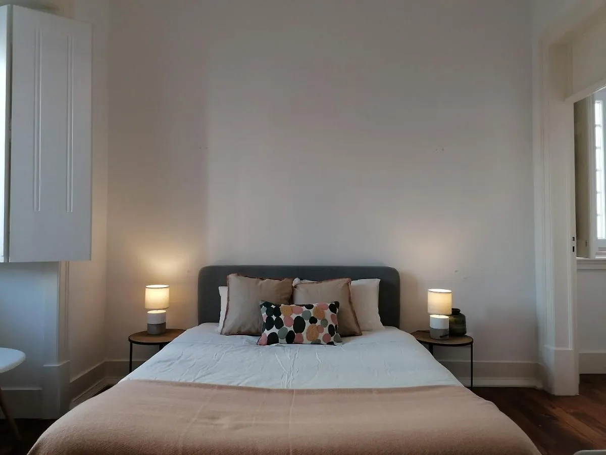 Stunning Apartment With Yard In Alfama Lisboa