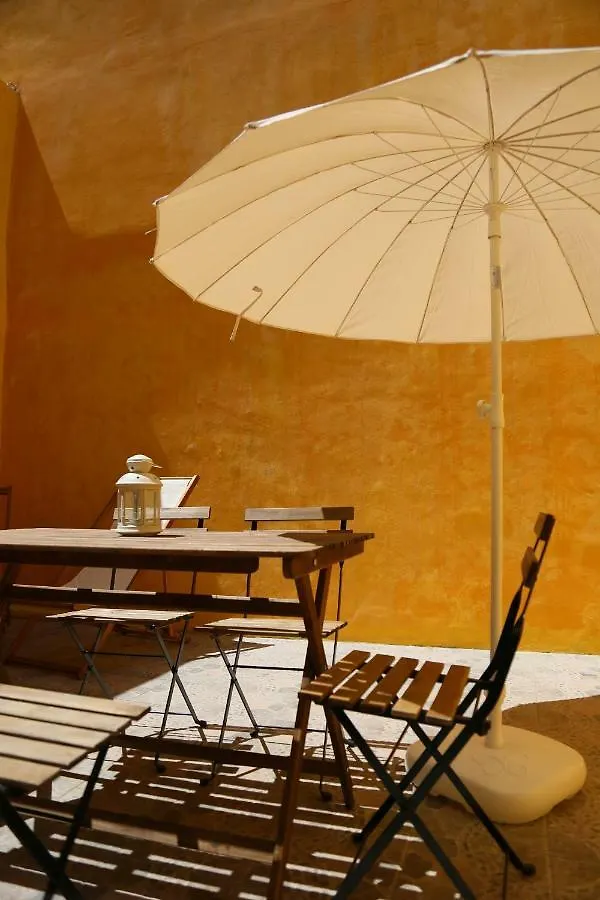 Stunning Apartment With Yard In Alfama Lisboa