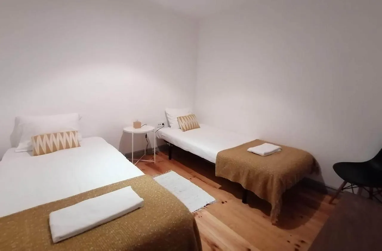 Stunning Apartment With Yard In Alfama Lisboa 0*,
